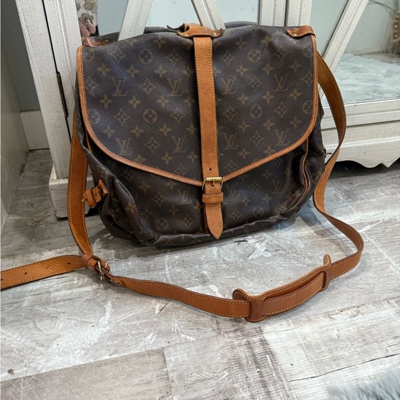 Louis Vuitton Samur 35 large Crossbody Bag bag - Picture 2 of 12